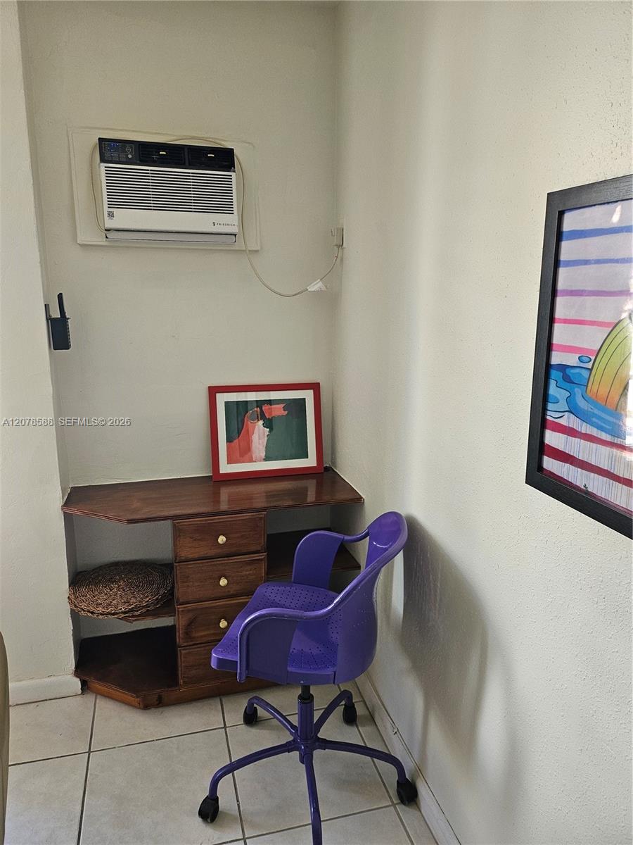 3030 Collins Avenue 4b Property Photo 12
