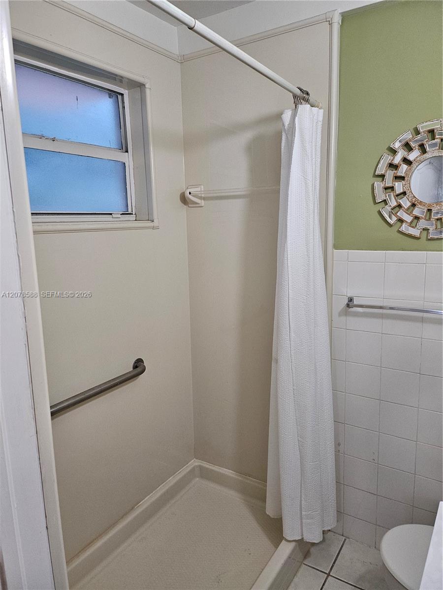 3030 Collins Avenue 4b Property Photo 14