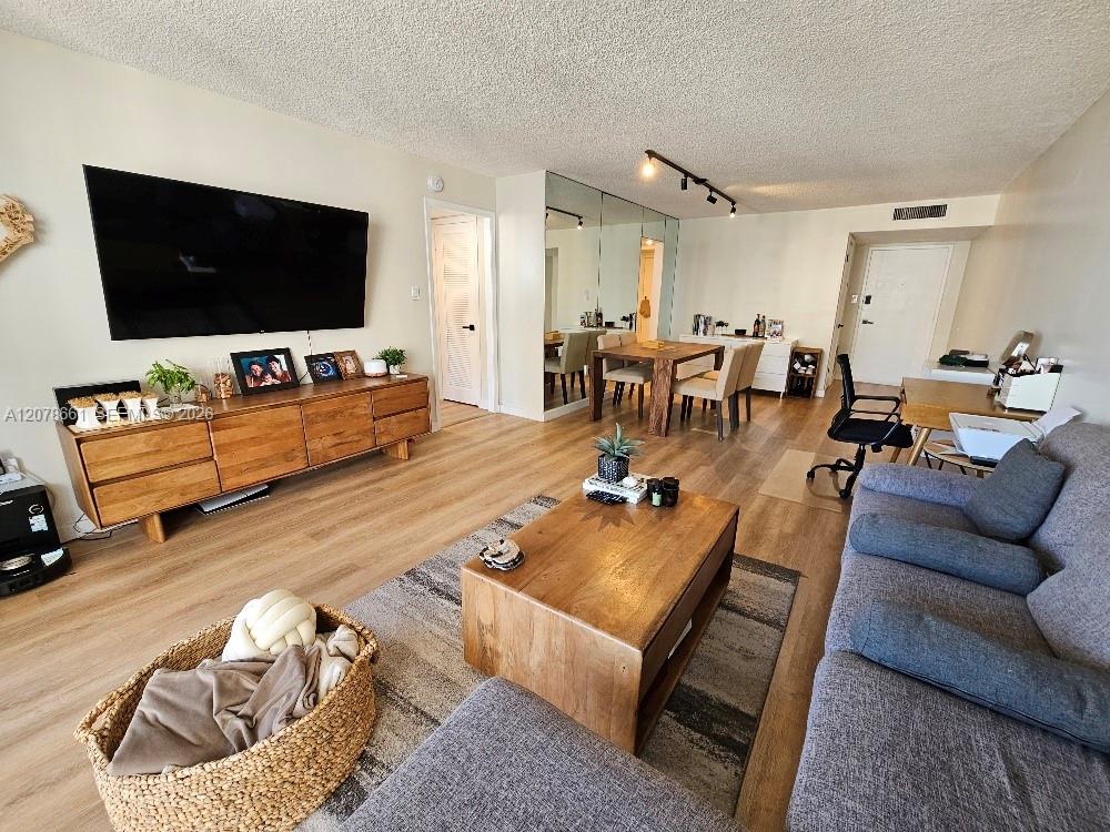 18061 Biscayne Boulevard 1602 Property Photo 8