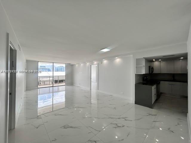 6039 Collins Avenue CU -1033 Property Photo 1