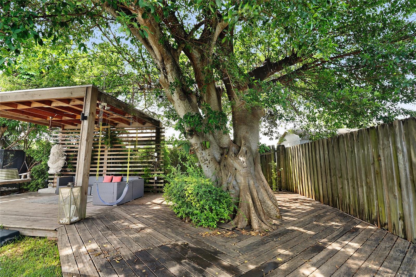14940 Pierce Street Property Photo 22