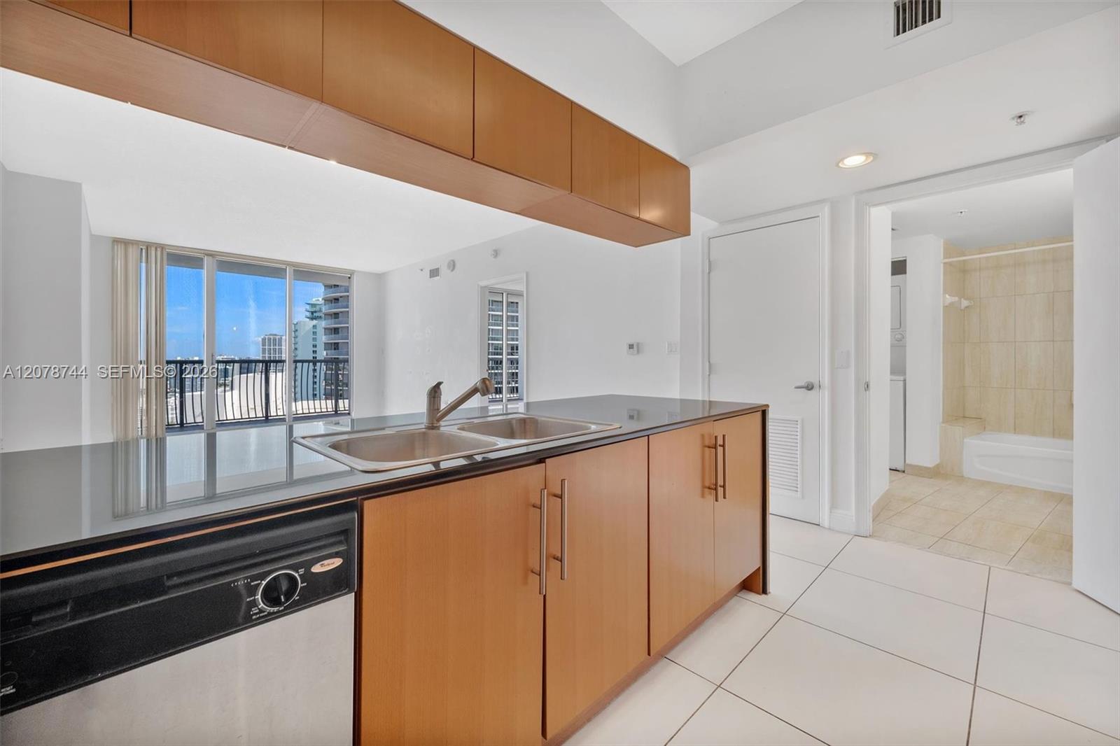 1750 N Bayshore Drive 4011 Property Photo 1