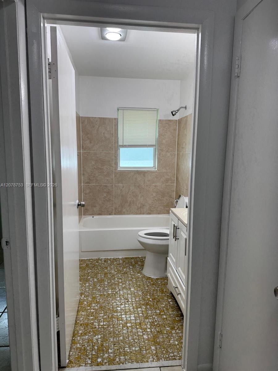 1746 N 3rd Avenue N 2 Property Photo 9