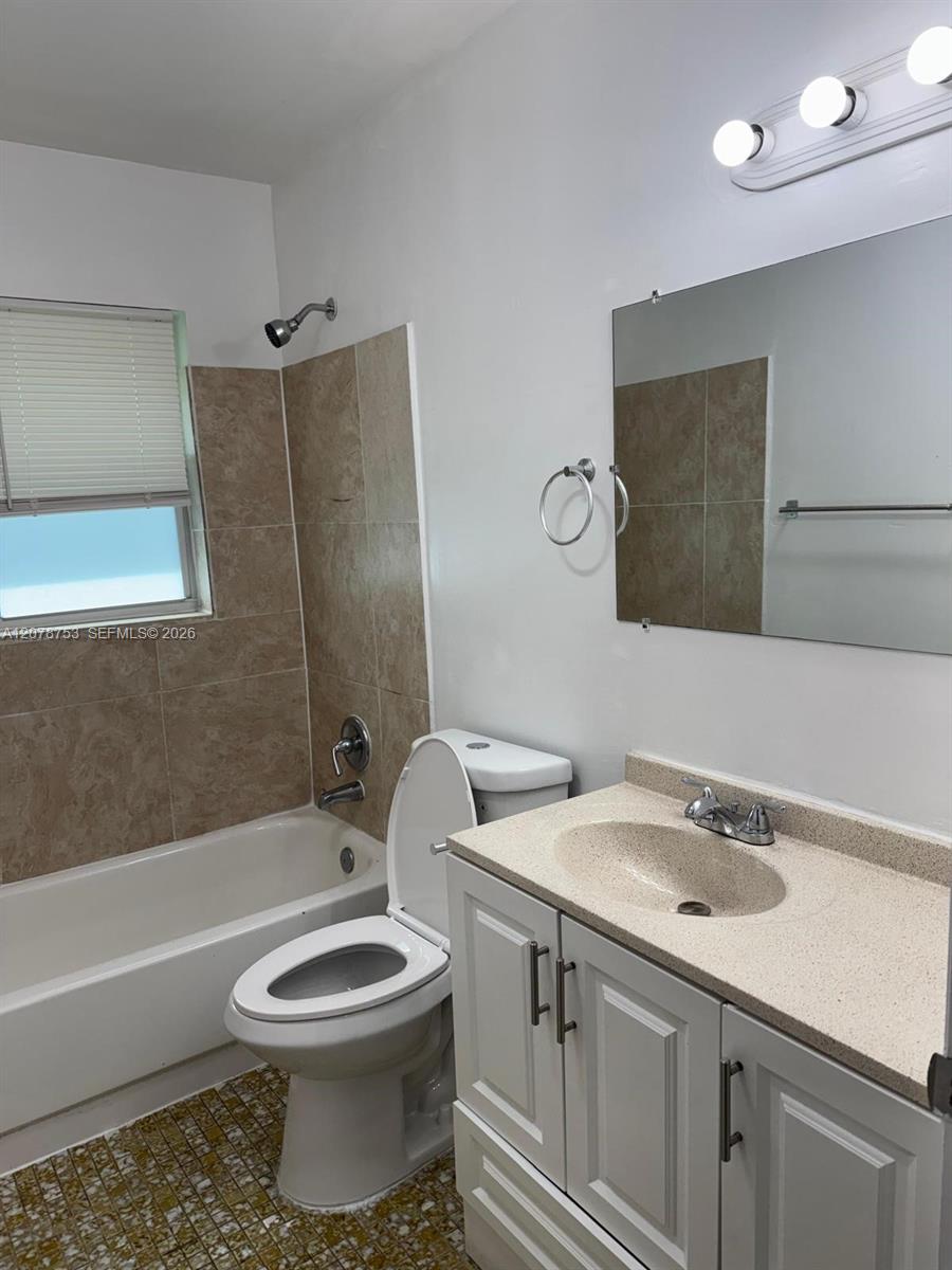 1746 N 3rd Avenue N 2 Property Photo 10