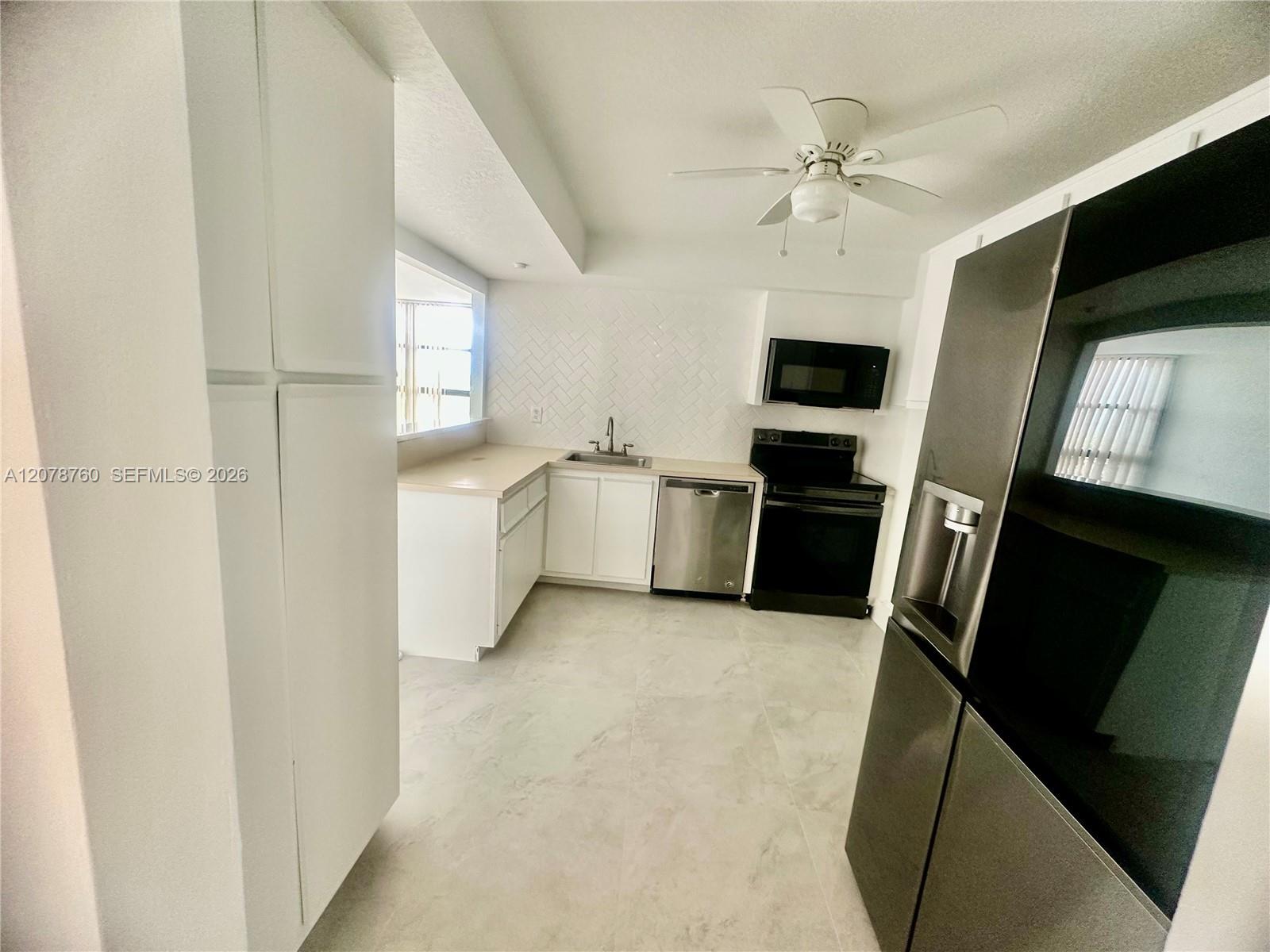 200 Leslie Drive 1023 Property Photo 4