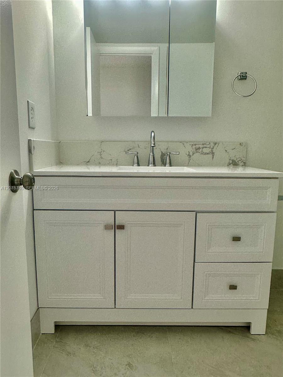 200 Leslie Drive 1023 Property Photo 9