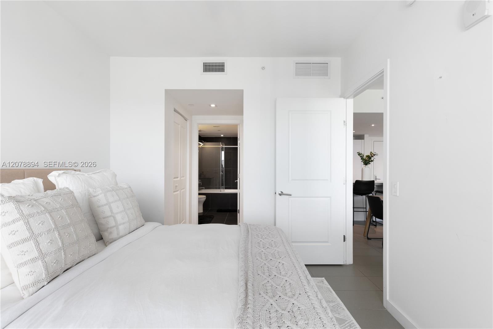 A12078894 Property Photo 16