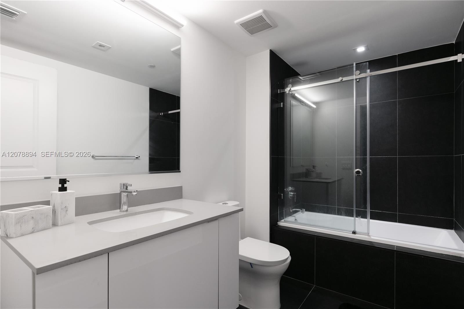 A12078894 Property Photo 18