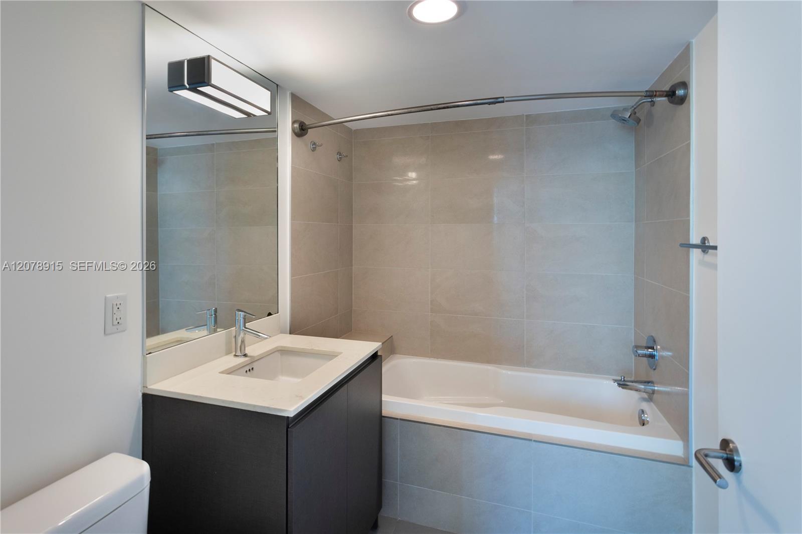 A12078915 Property Photo 4