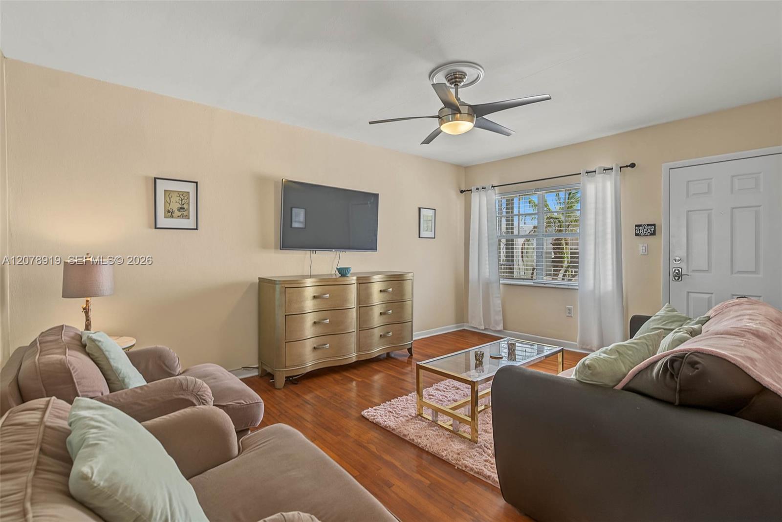 915 8th Street 102 Property Photo 4