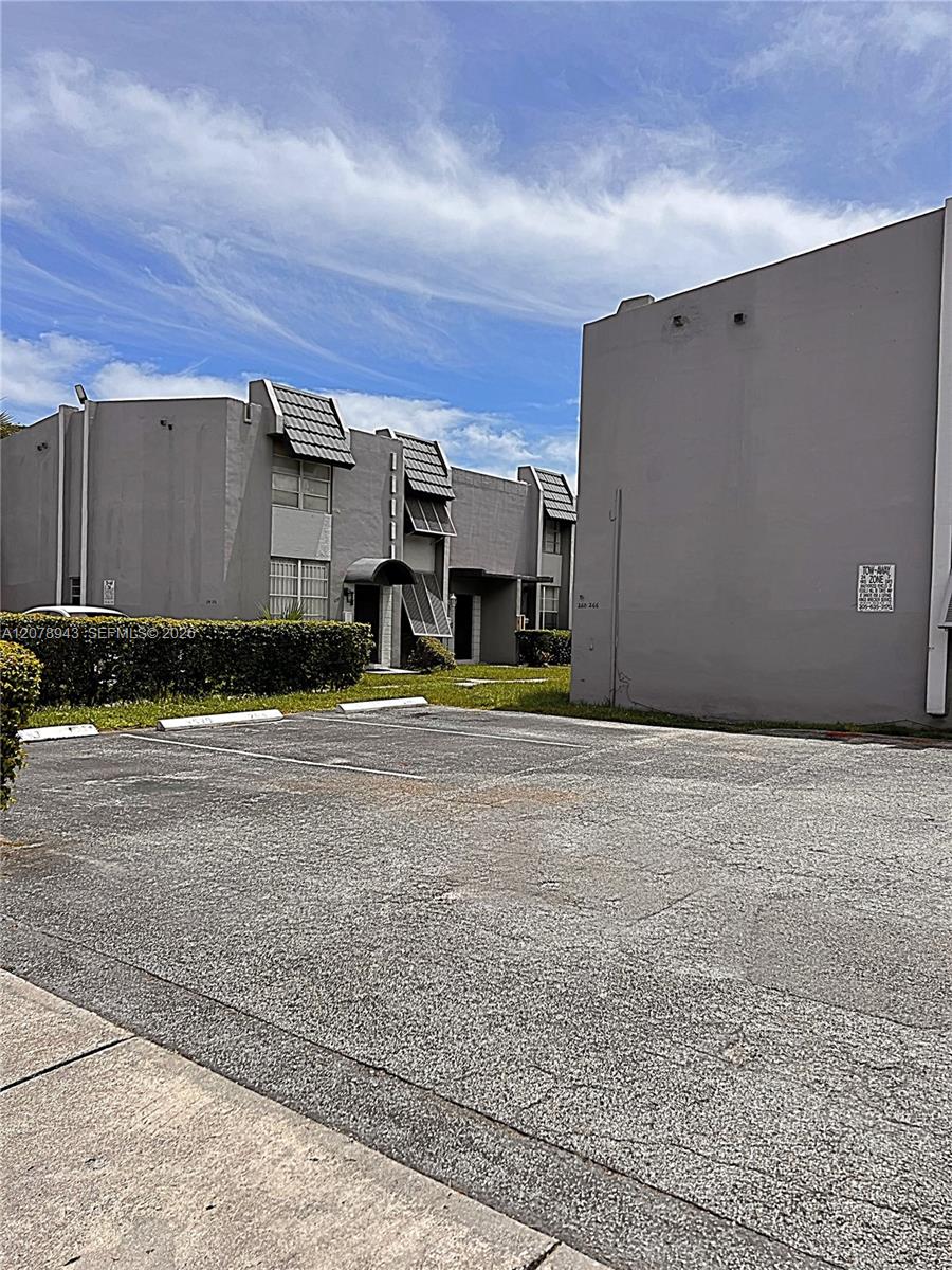 A12078943 Property Photo 4