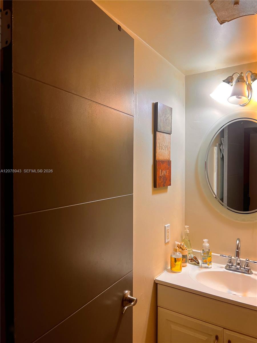 A12078943 Property Photo 10