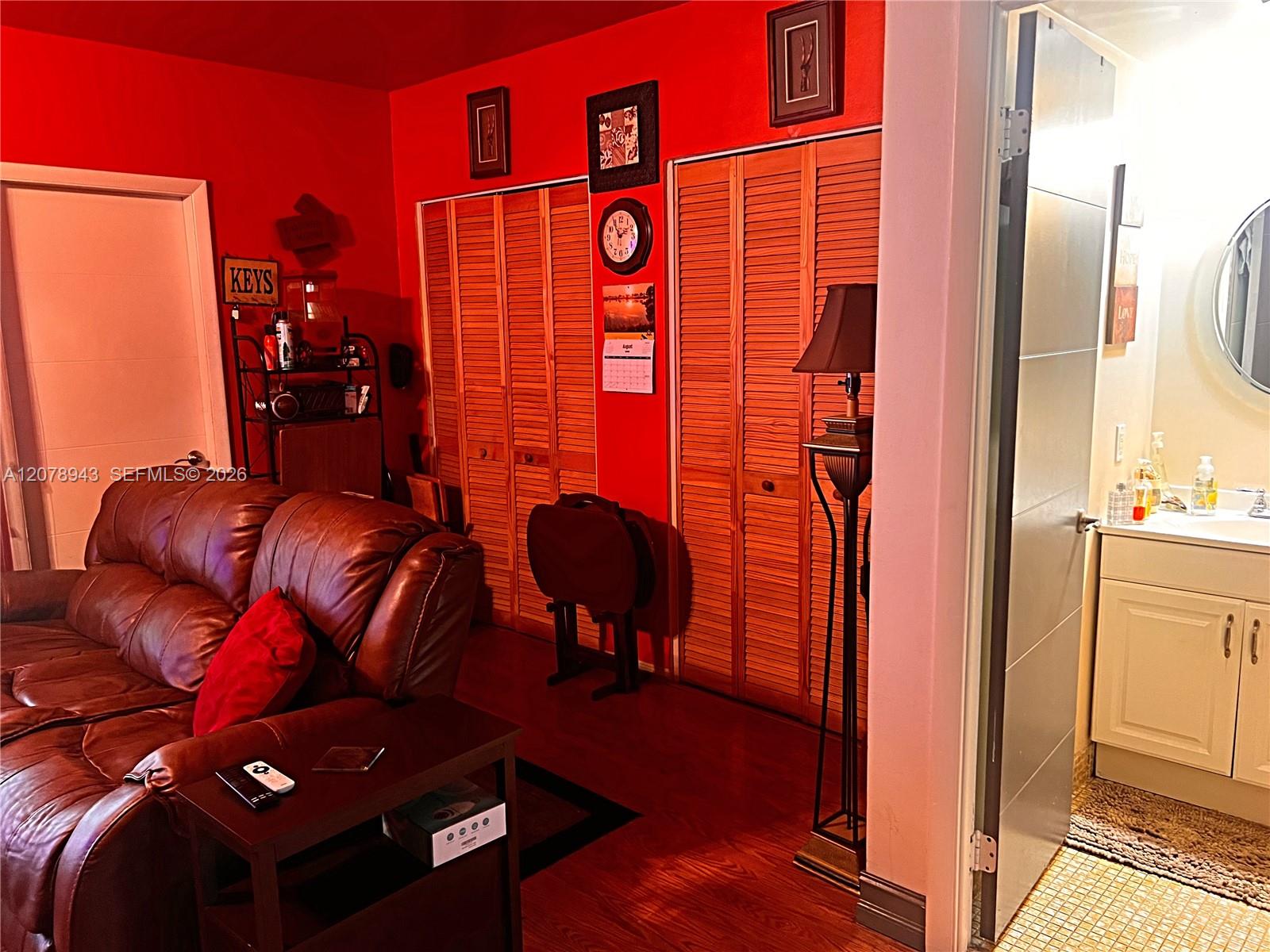 A12078943 Property Photo 14