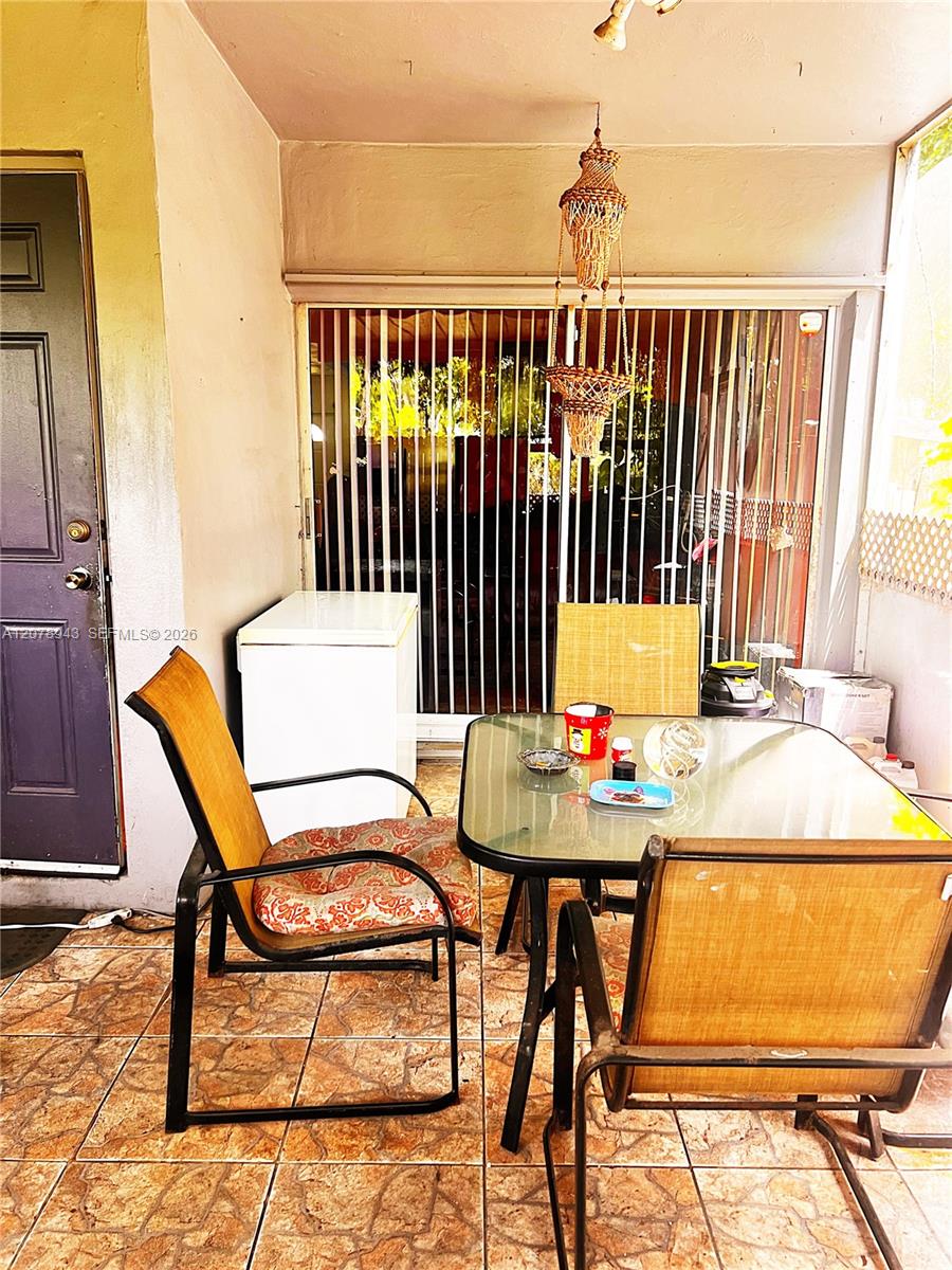 A12078943 Property Photo 17