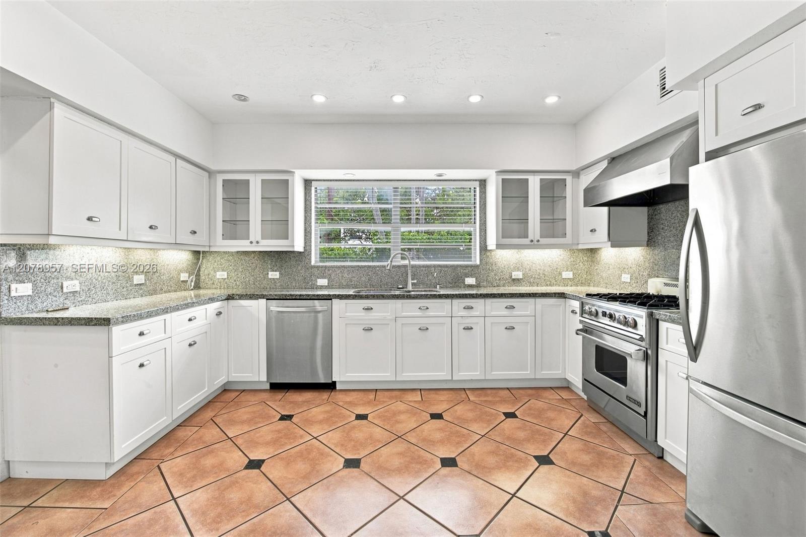 5680 Pine Tree Drive Property Photo 11