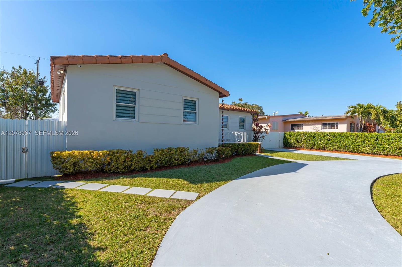 A12078967 Property Photo 2