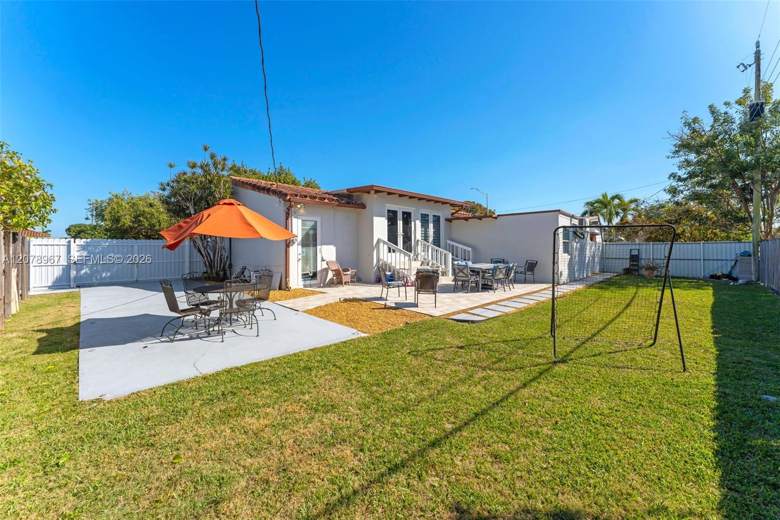 A12078967 Property Photo 3