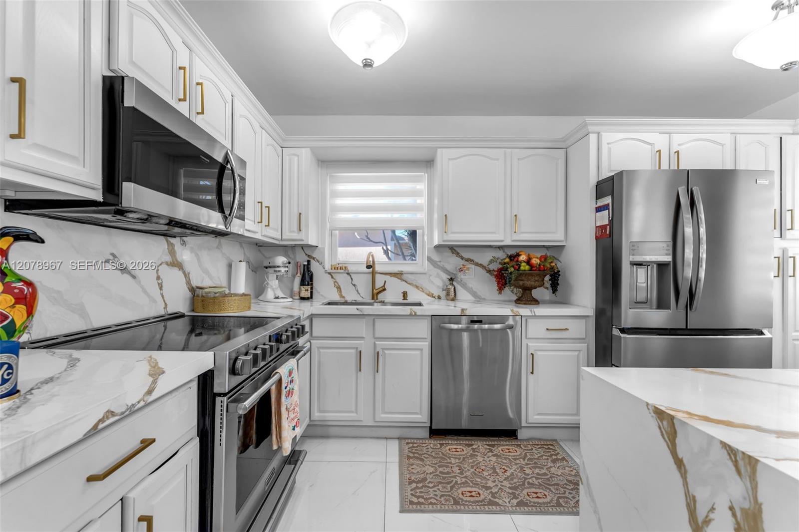 A12078967 Property Photo 9