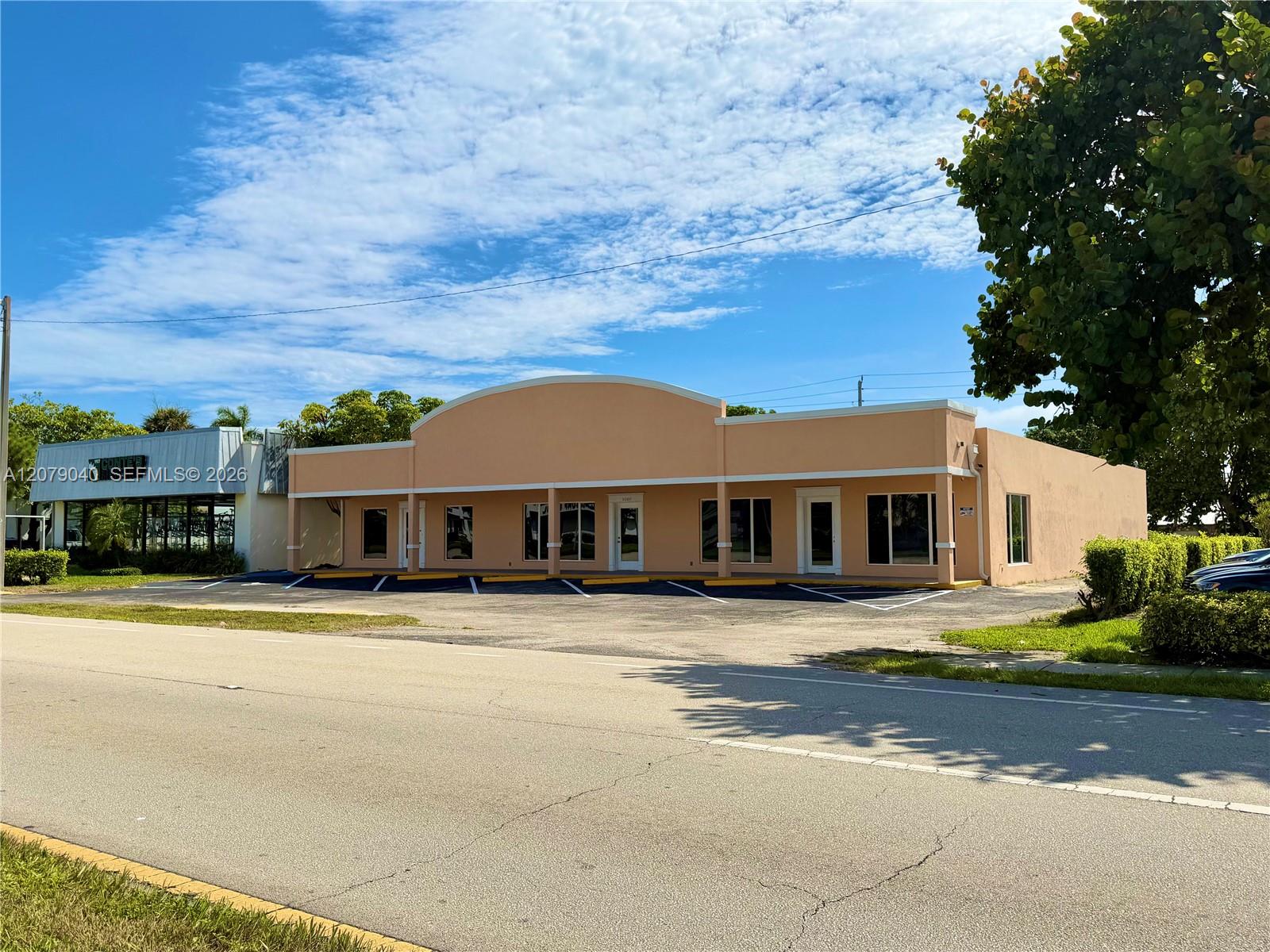 3060 N Federal Highway Property Photo 1