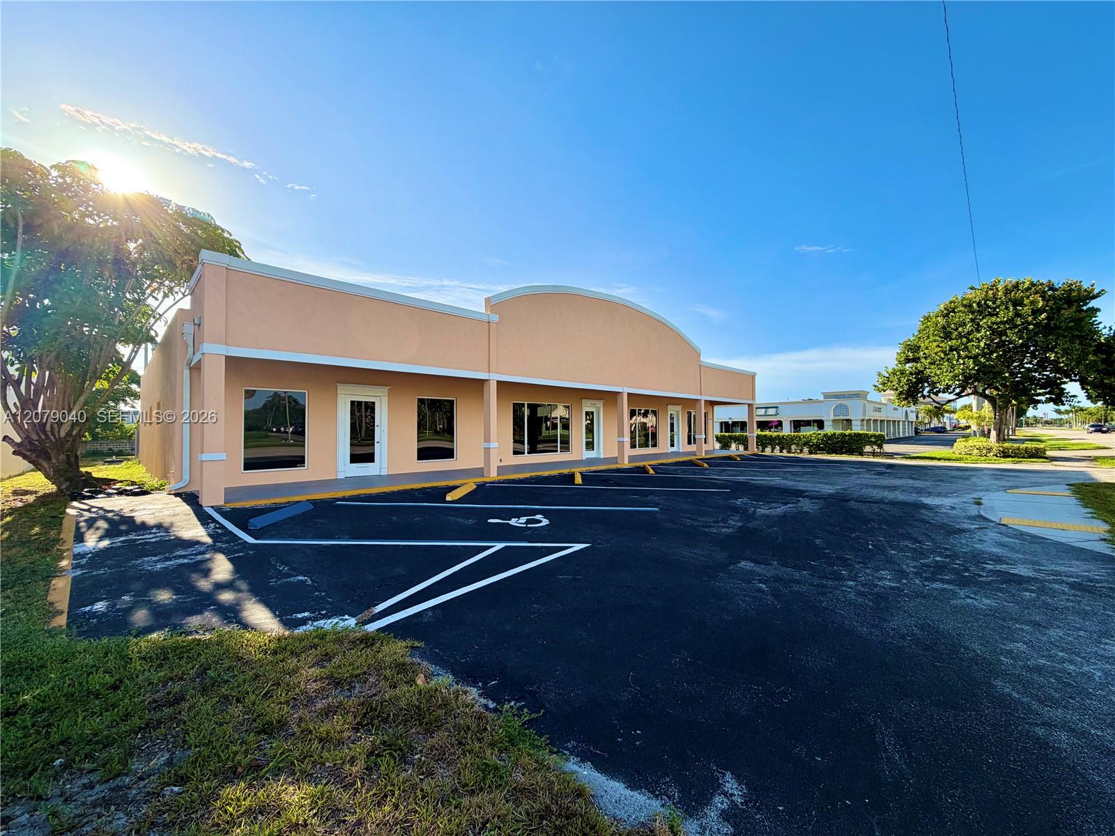 3060 N Federal Highway Property Photo 2