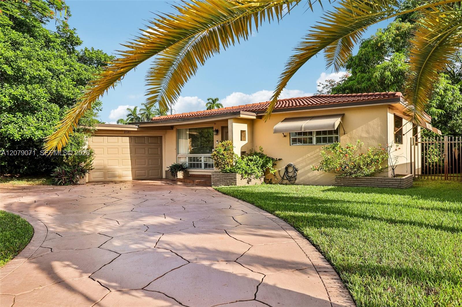3121 Hollywood Boulevard Property Photo 9