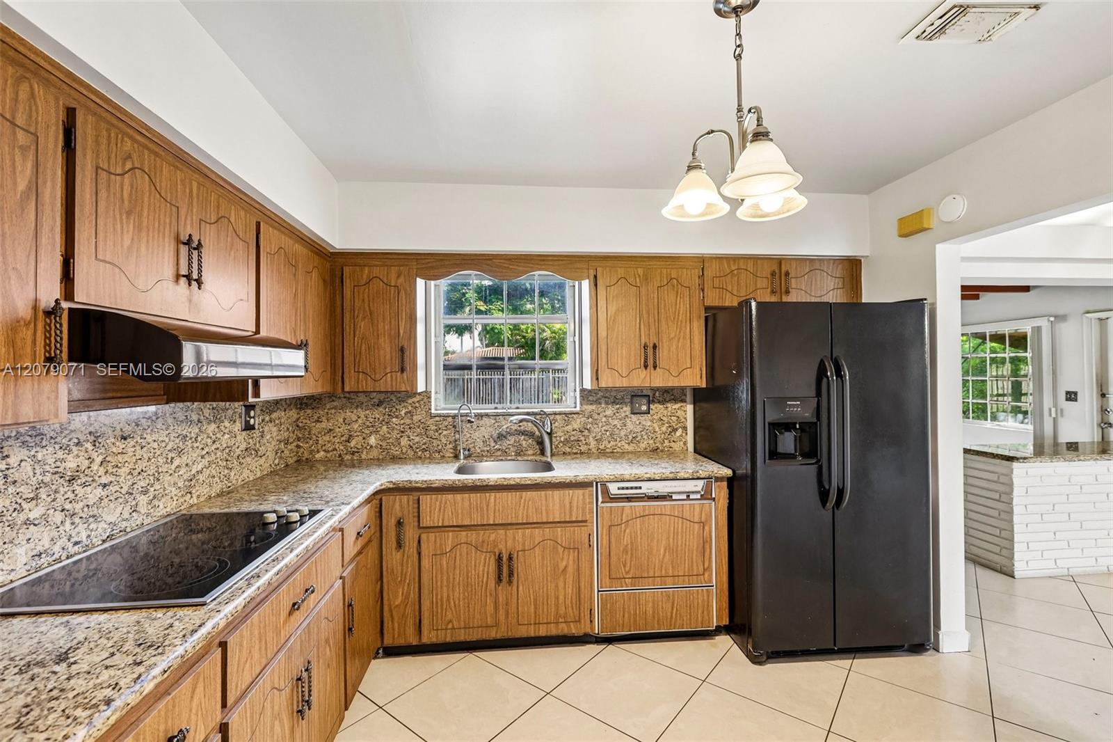 3121 Hollywood Boulevard Property Photo 12