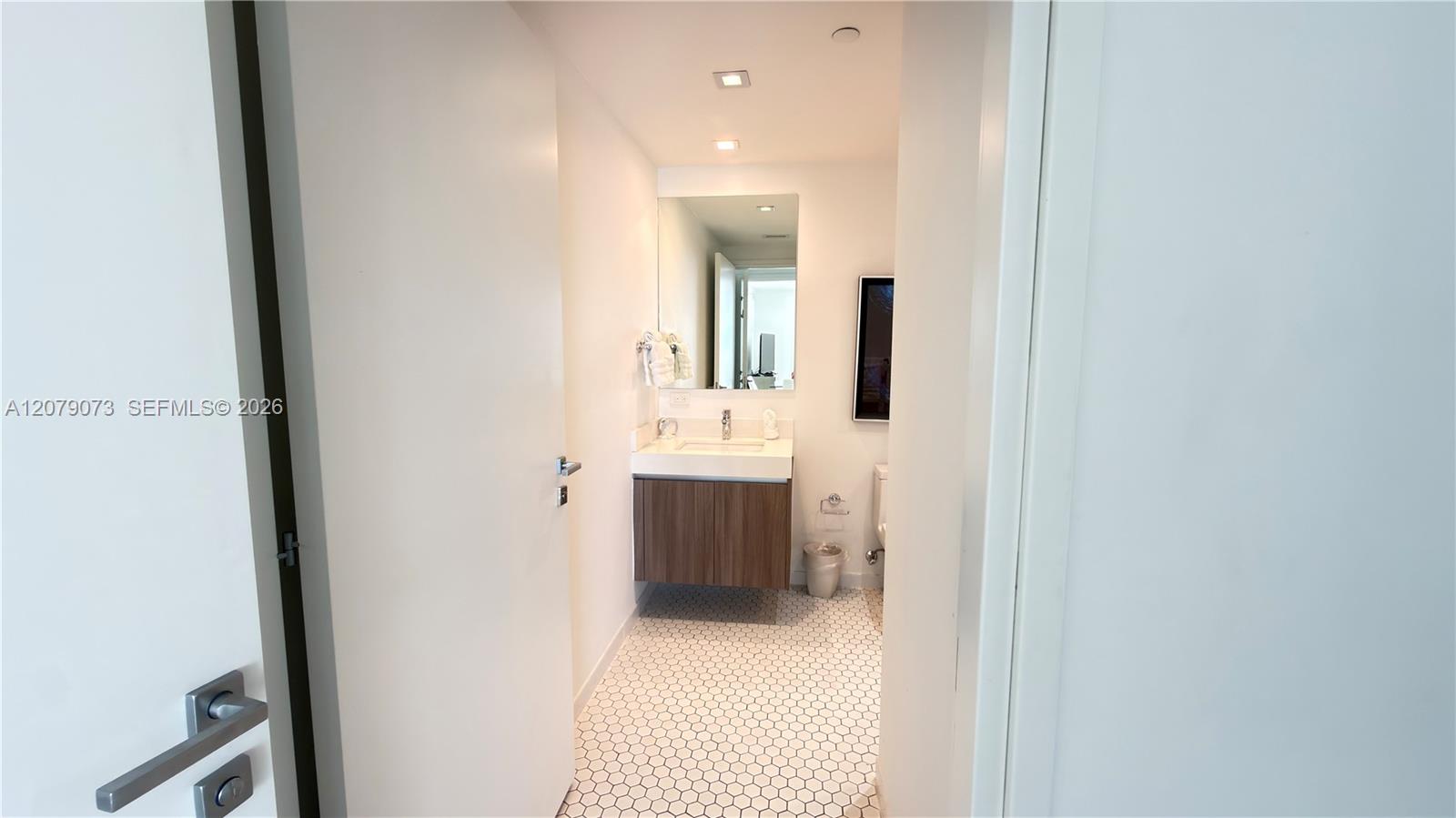 401 N Birch Road 415 Property Photo 34