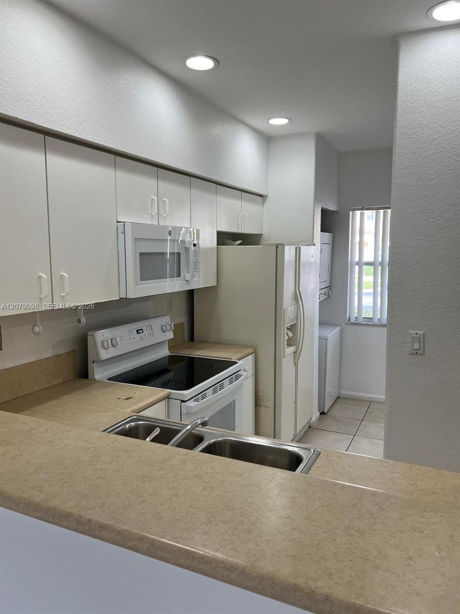 8382 SW 29th Street 104 Property Photo 1