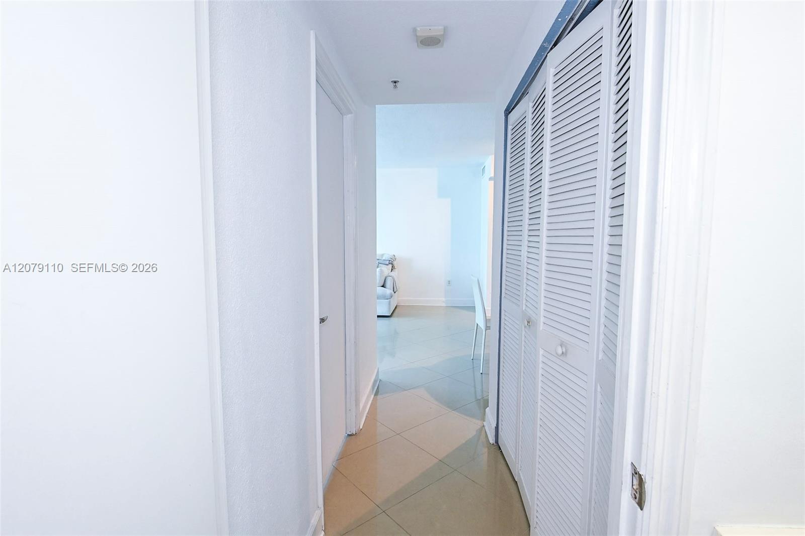 7501 E Treasure Drive 1h Property Photo 16