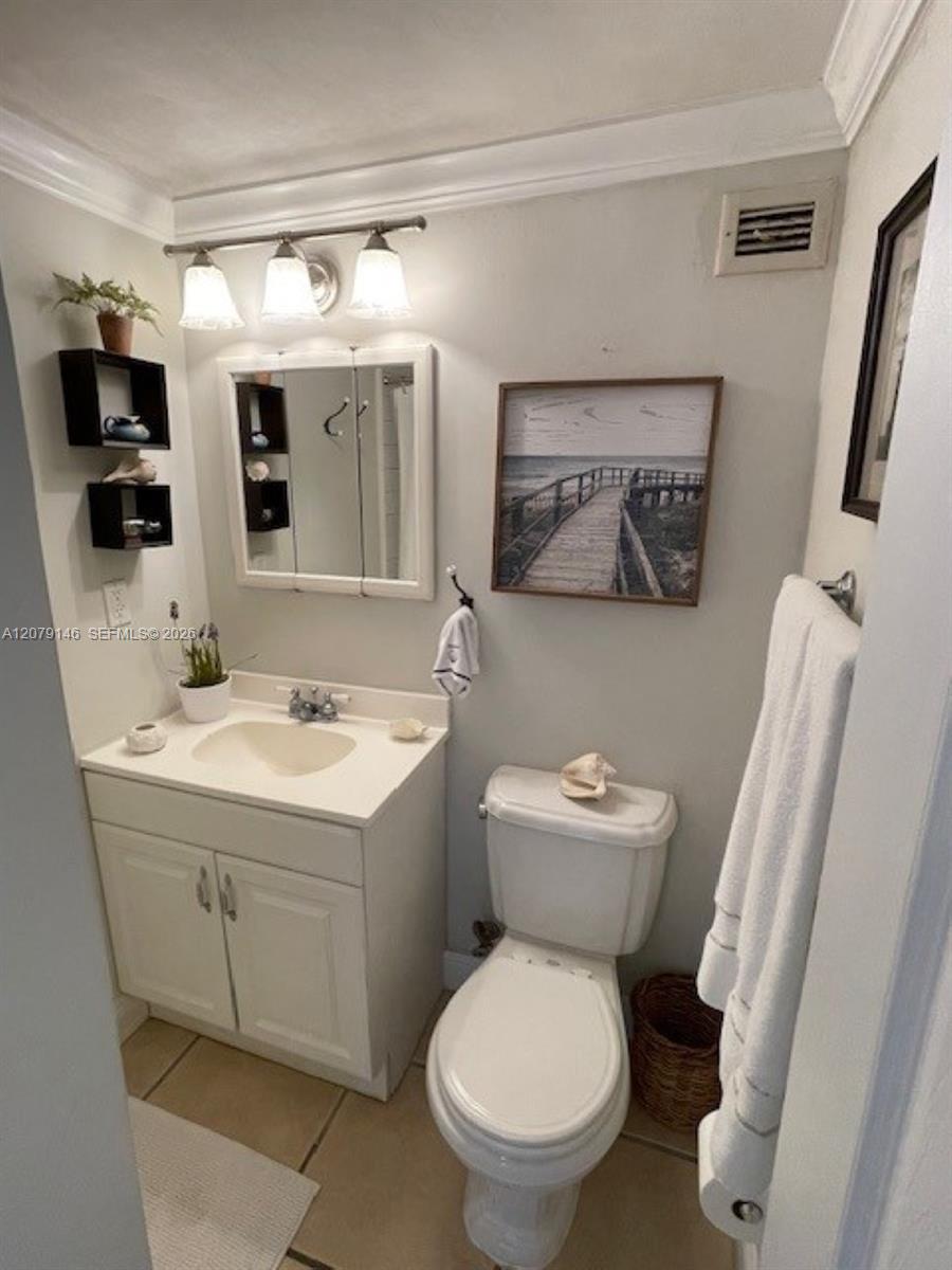 5313 Collins Avenue 710 Property Photo 13