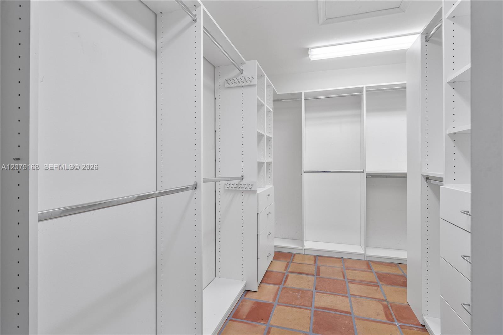 1015 Se 11th Court Property Photo 27