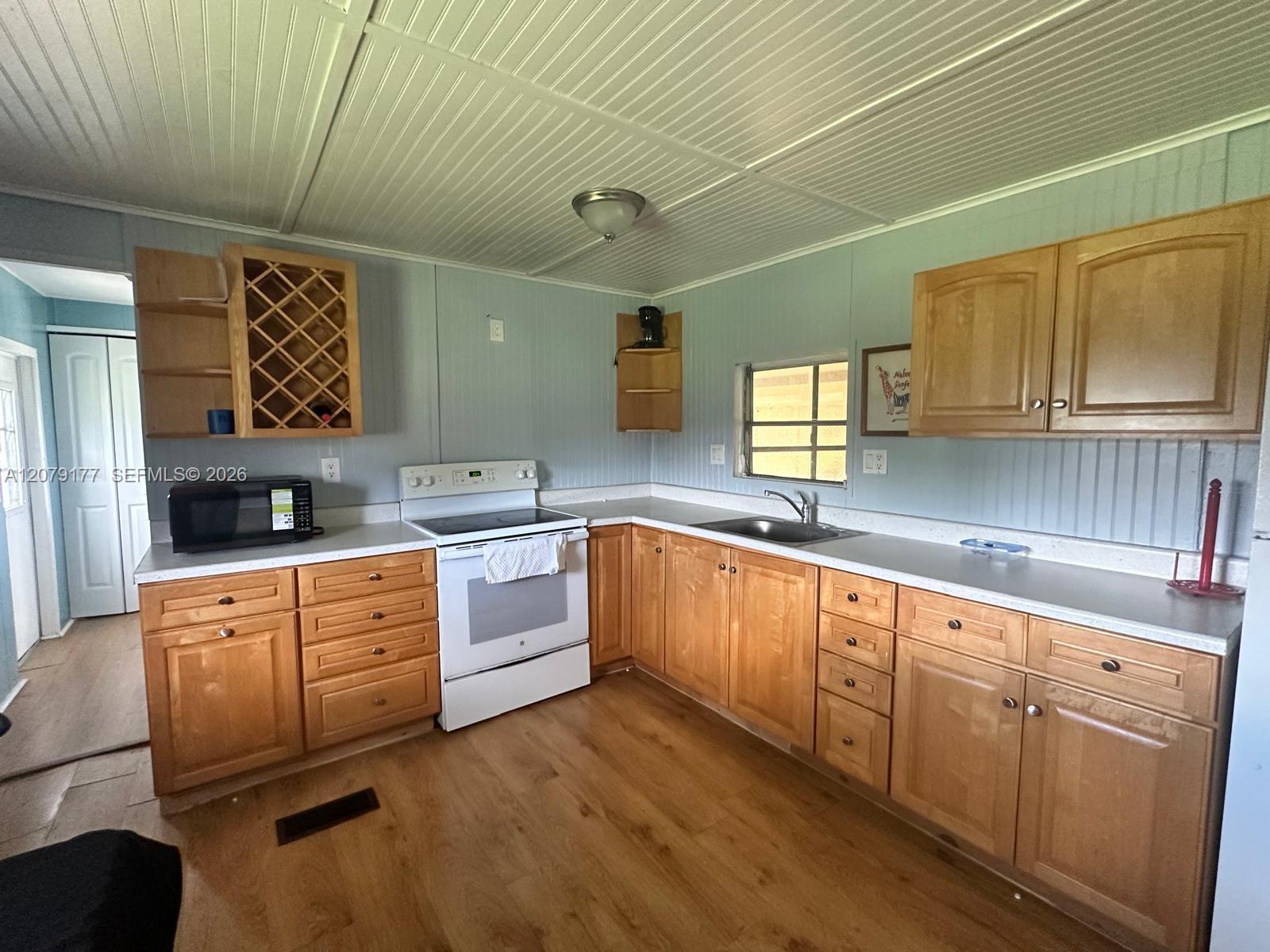 4046 67th Lane Property Photo 4