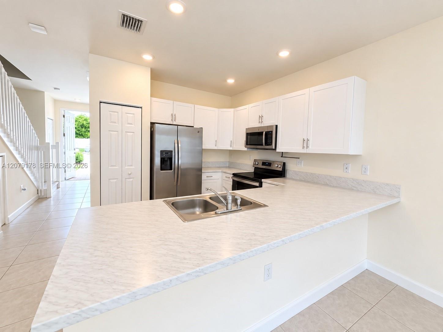 A12079178 Property Photo 3