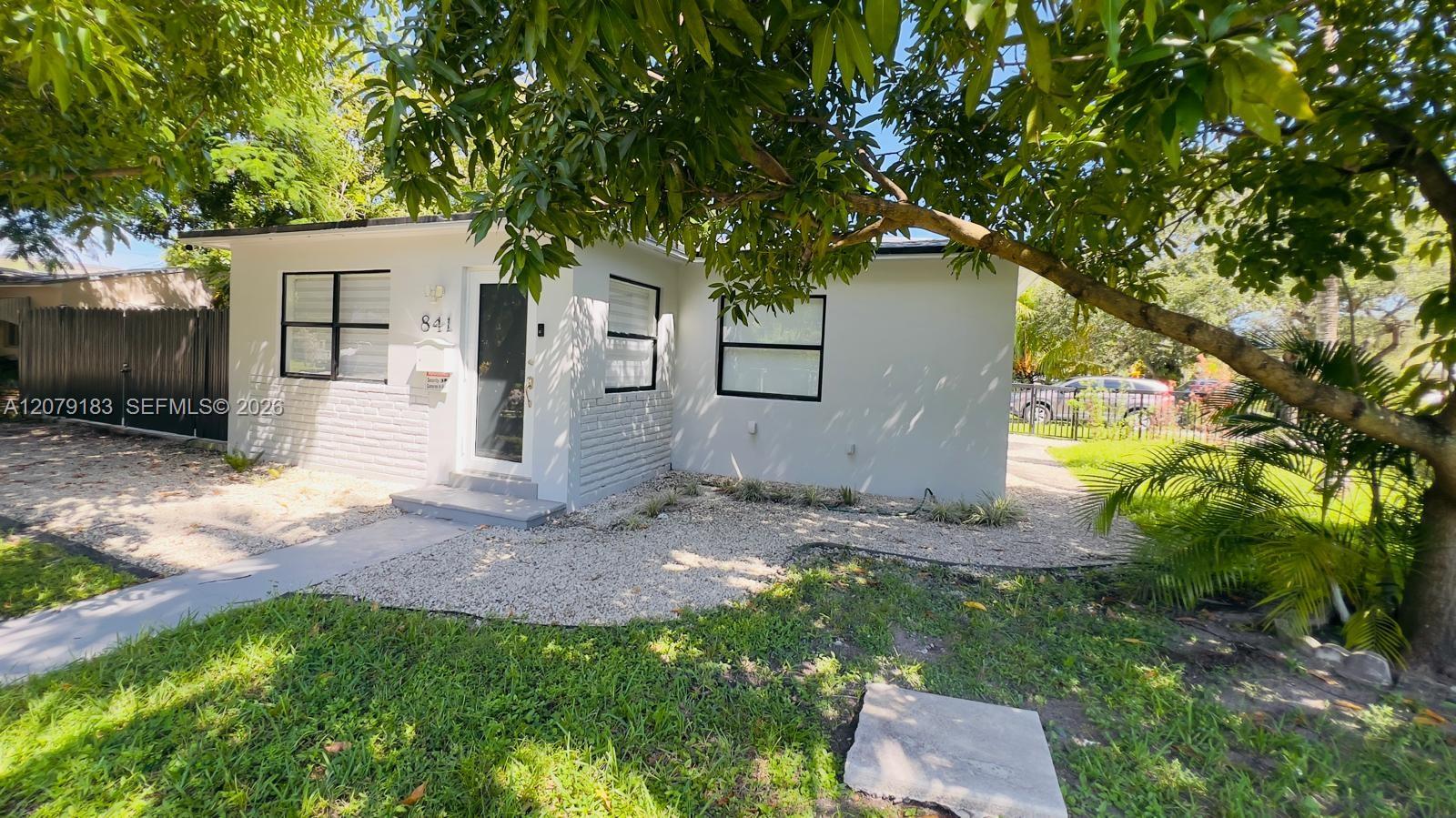 841 S 24th Avenue Property Photo 1