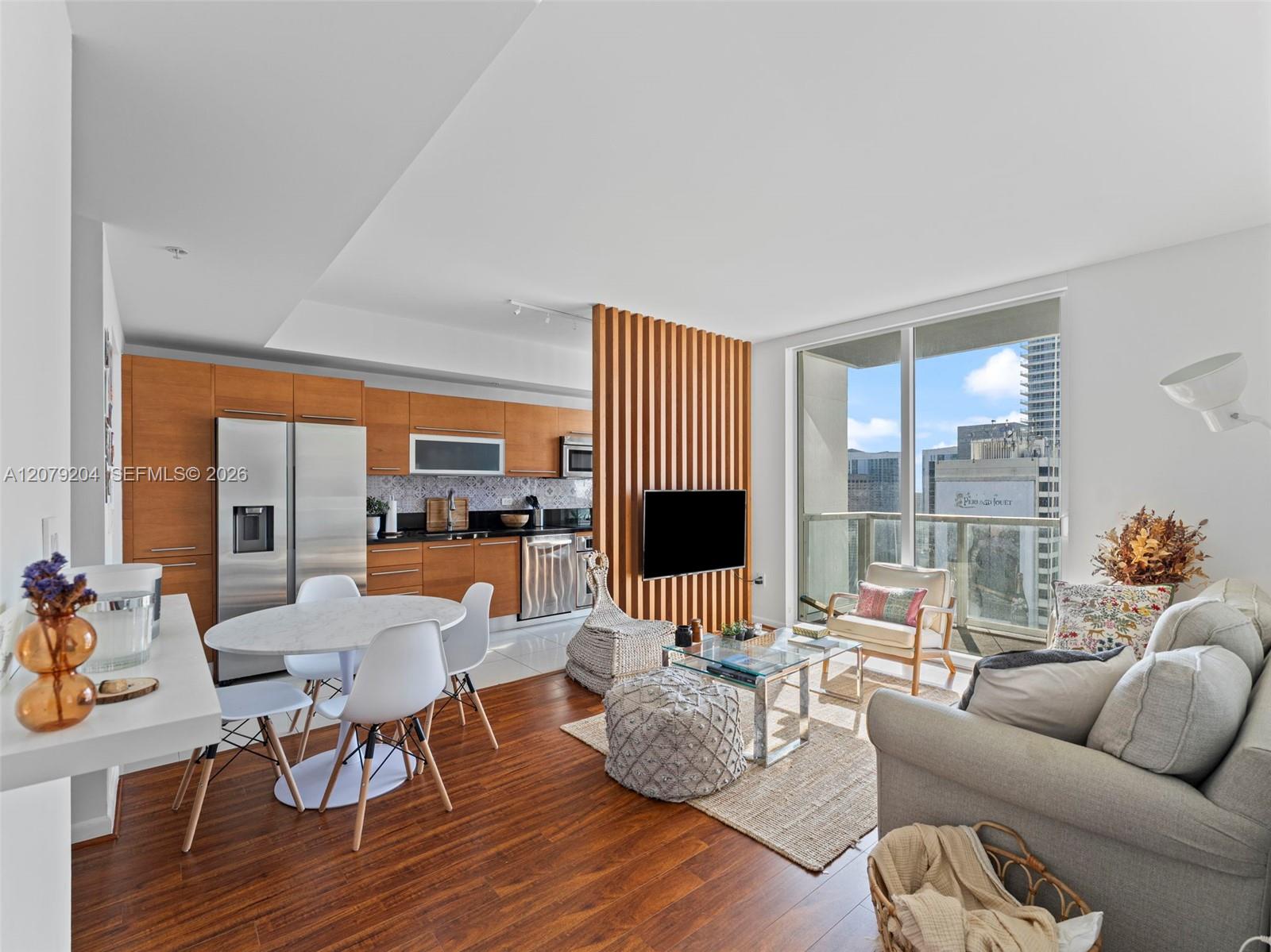 244 Biscayne Boulevard 3105 Property Photo 2