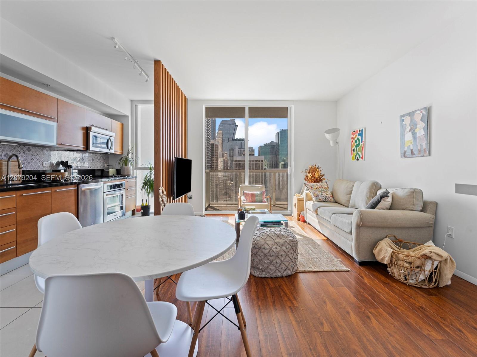 244 Biscayne Boulevard 3105 Property Photo 2