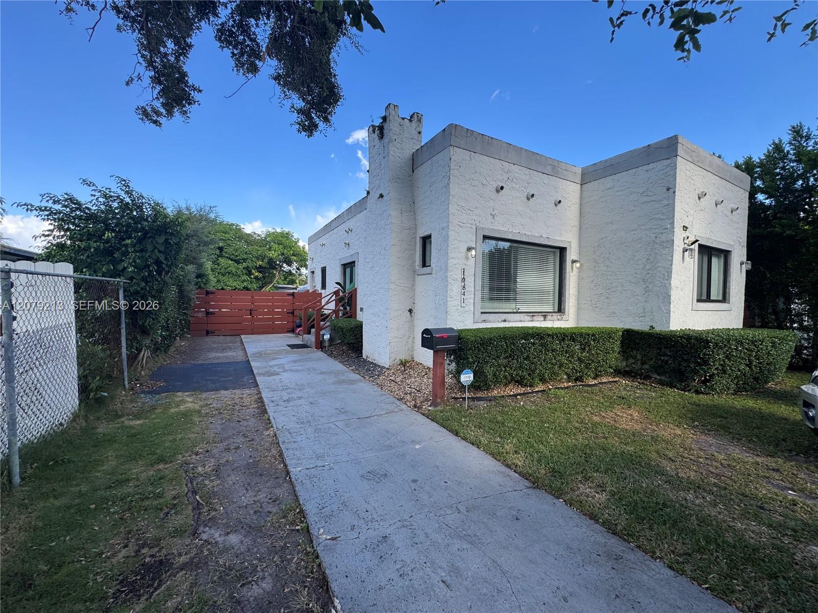 10841 Ne 2nd Place Property Photo 1