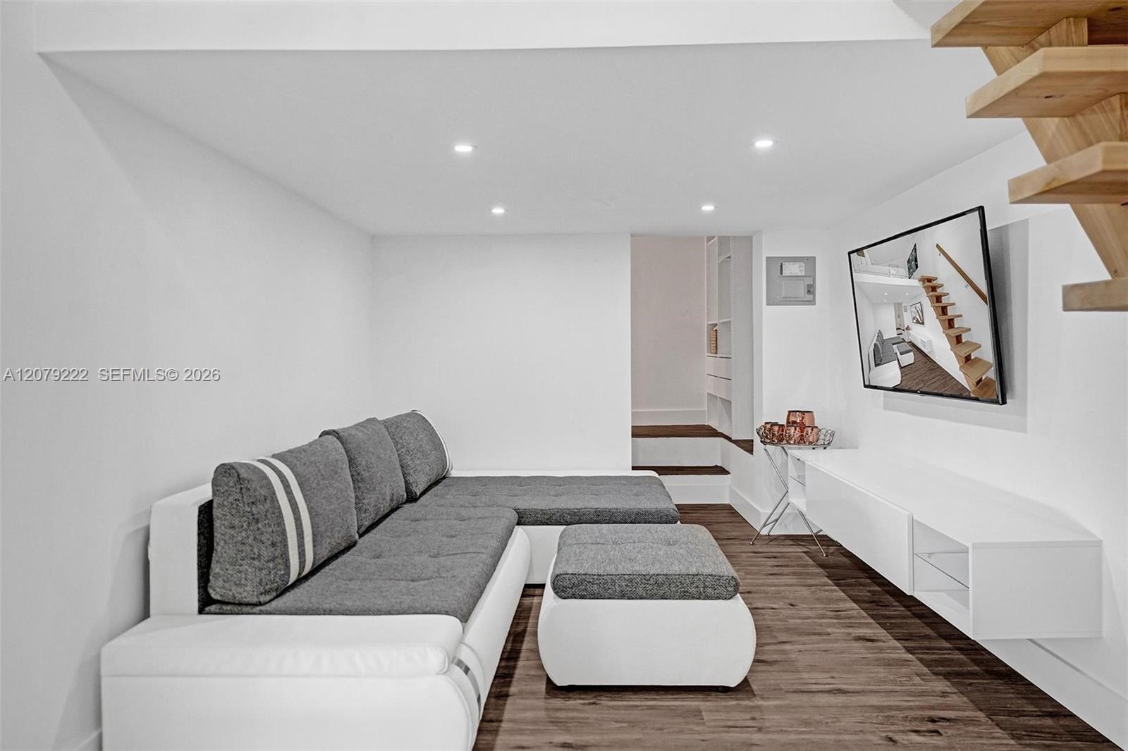 A12079222 Property Photo 2