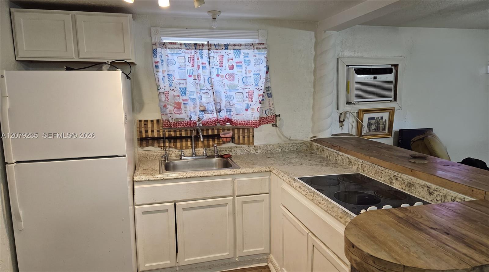 2506 Acapulco Drive Property Photo 14