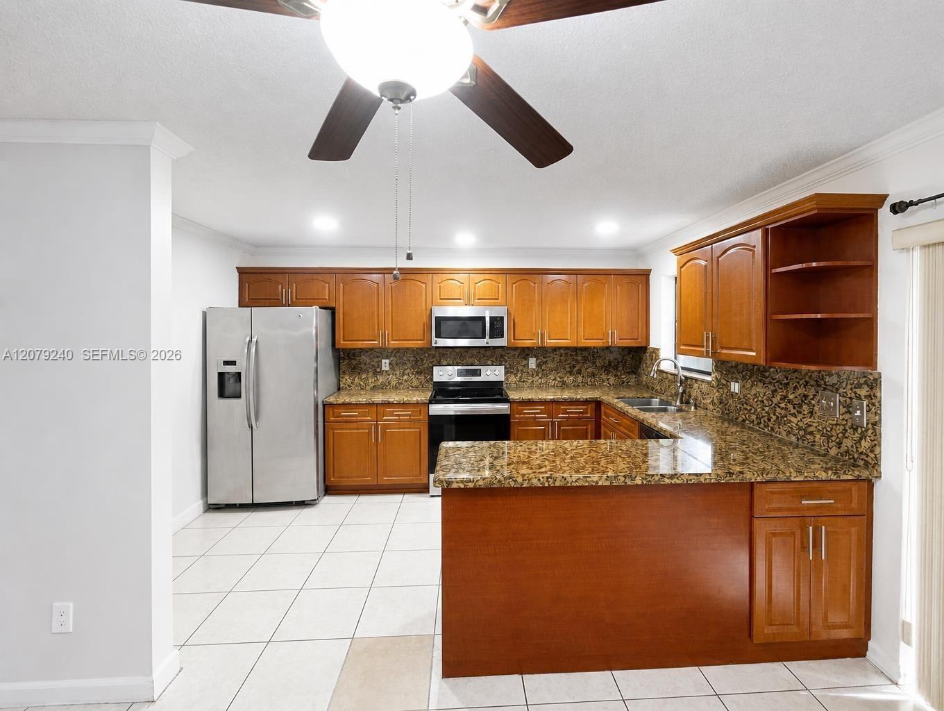8215 Sw 23rd Court 17d Property Photo 4