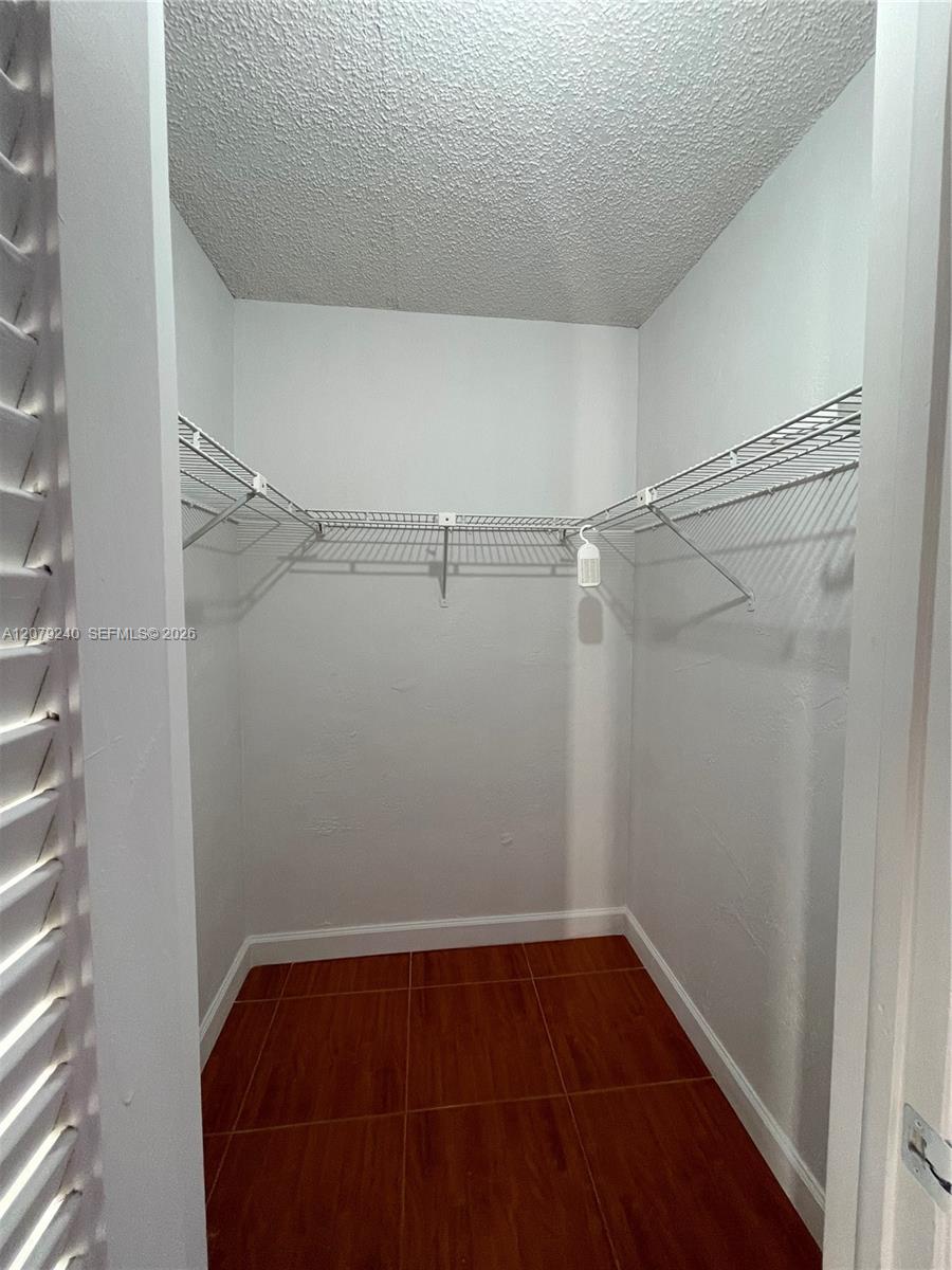 8215 Sw 23rd Court 17d Property Photo 12