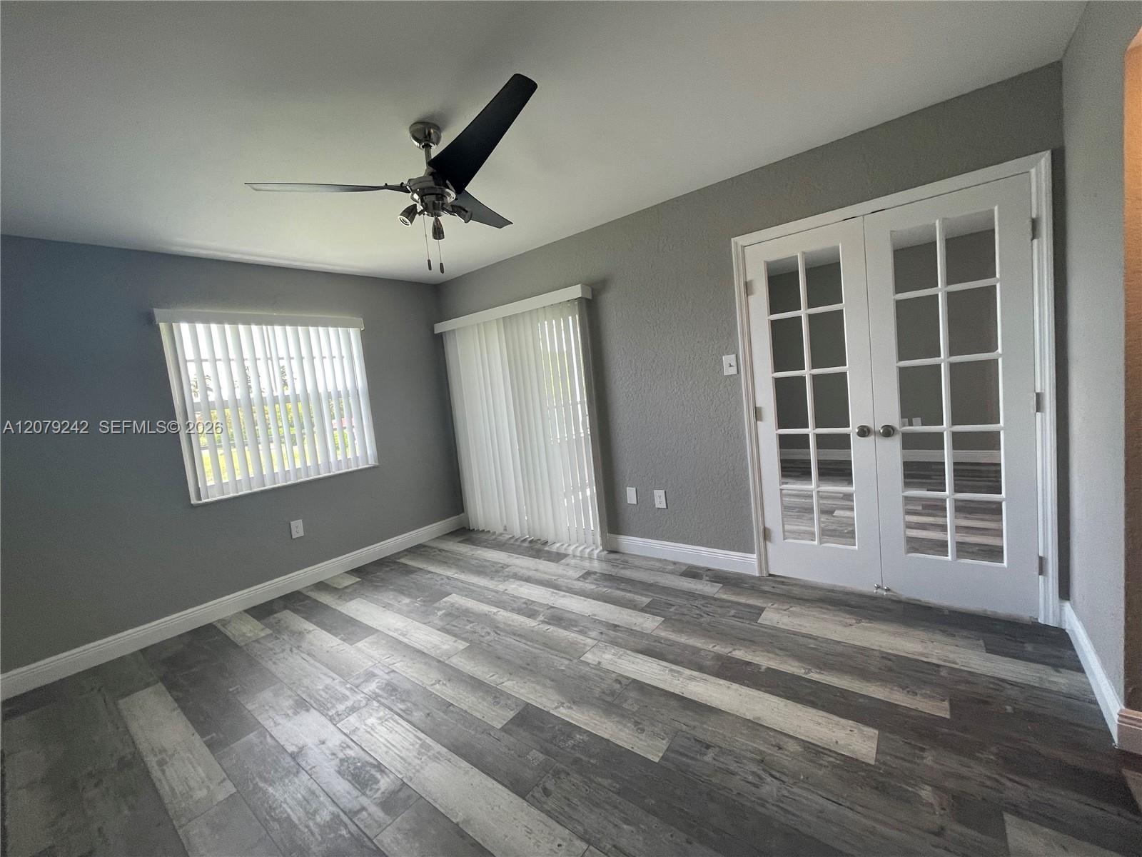 2803 N Oakland Forest Drive 206 Property Photo 5