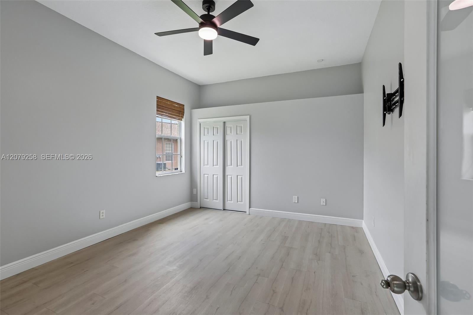 1413 Brilliant Cut Way Property Photo 24