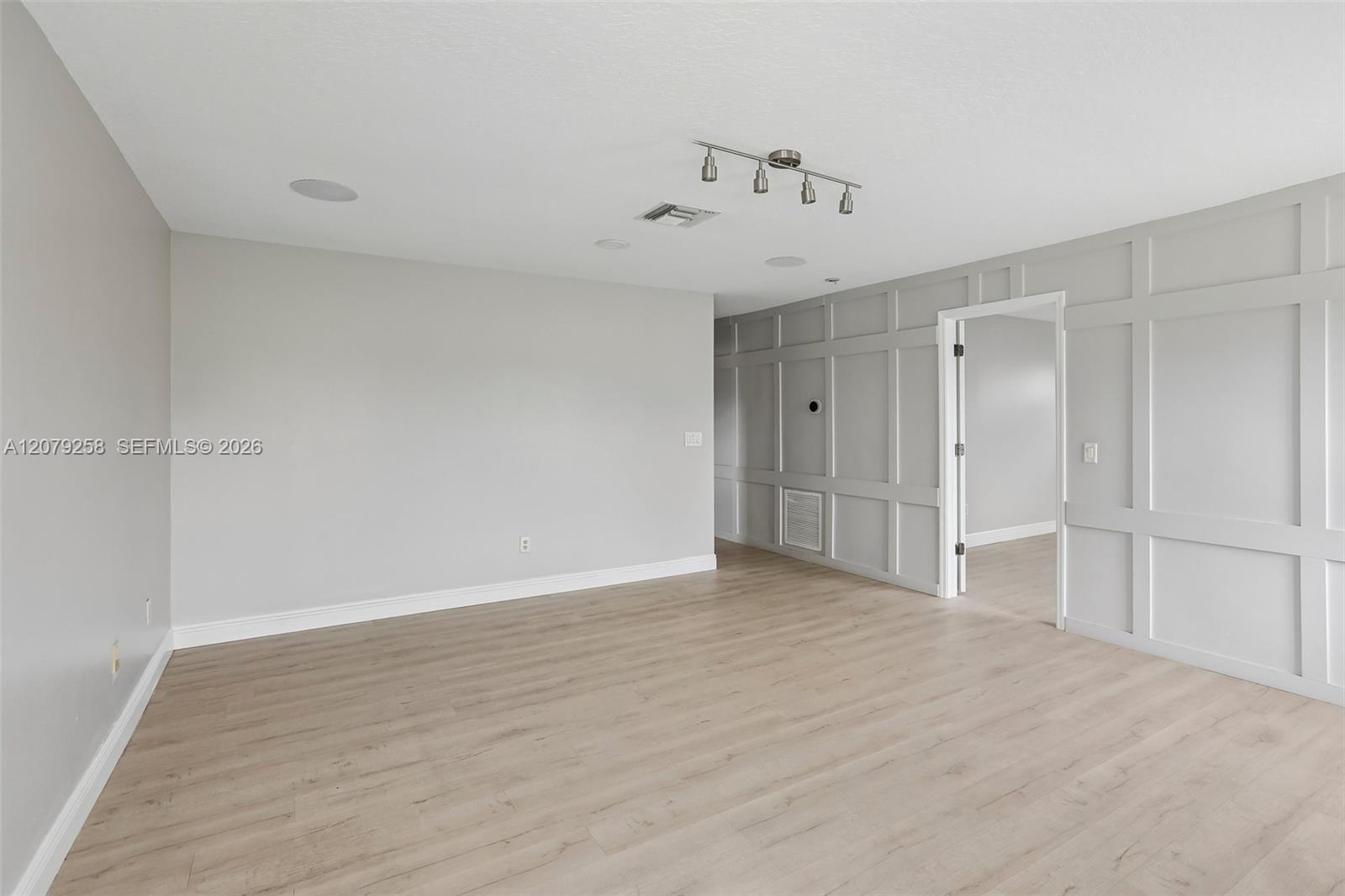 1413 Brilliant Cut Way Property Photo 34