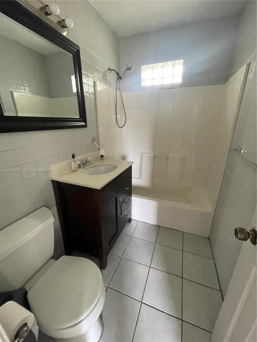2105 Monroe Terrace 1 Property Photo 28