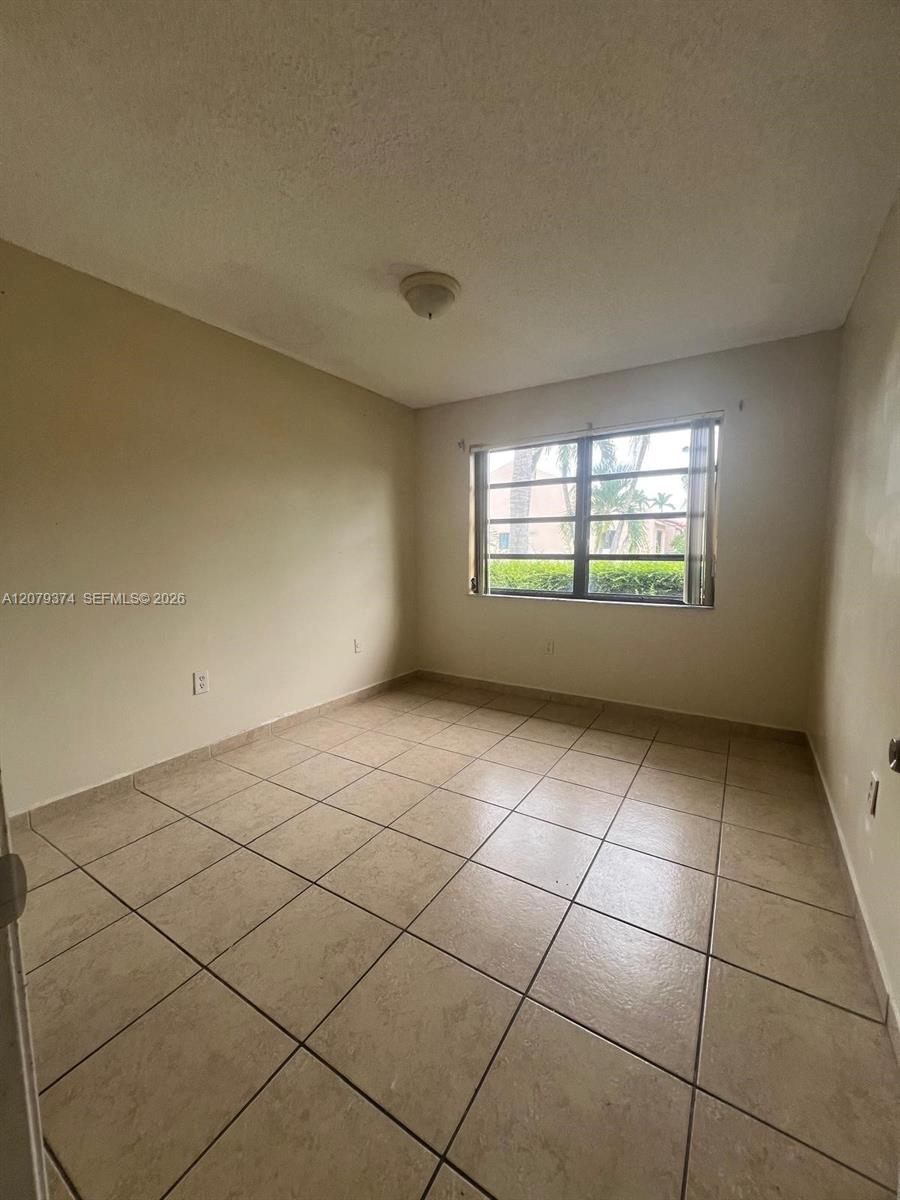 6028 Sw 147th Place Property Photo 4