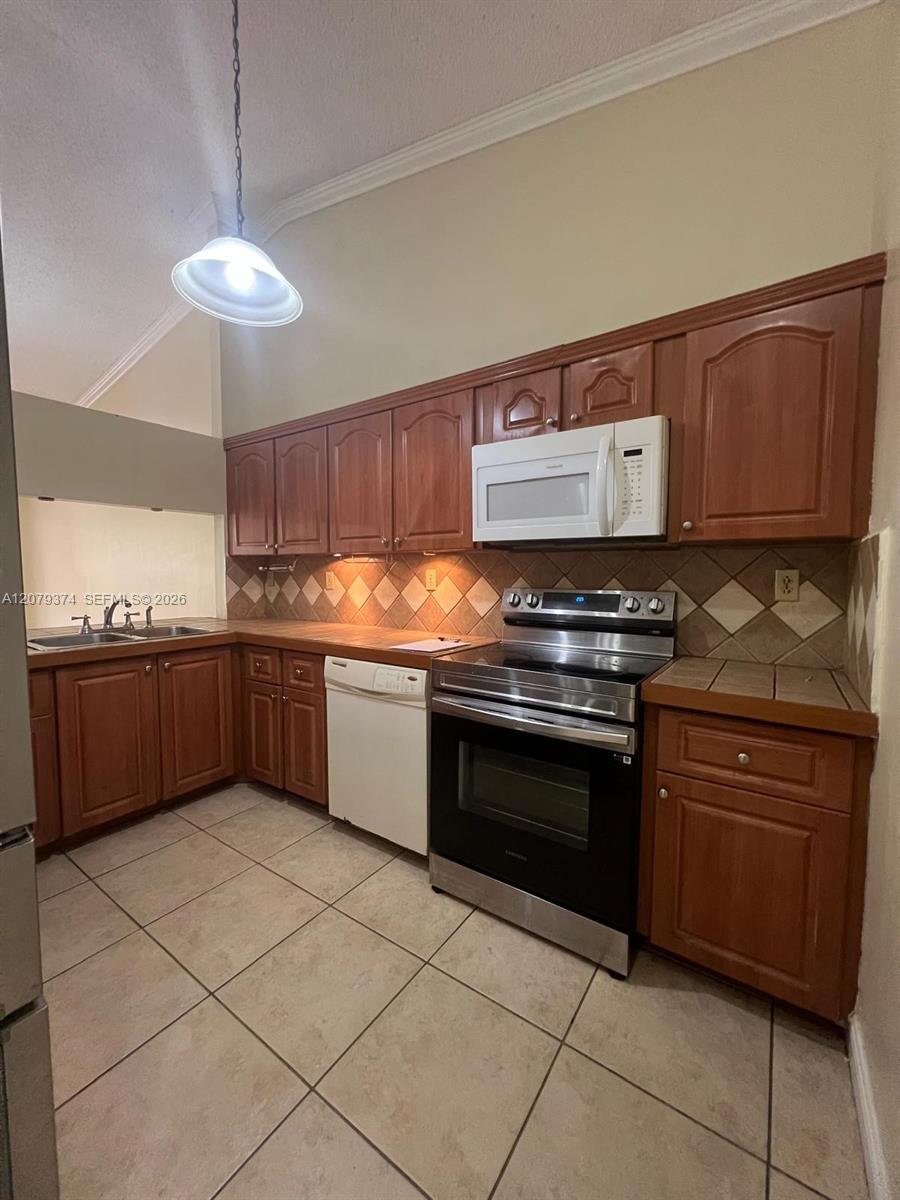 6028 Sw 147th Place Property Photo 16
