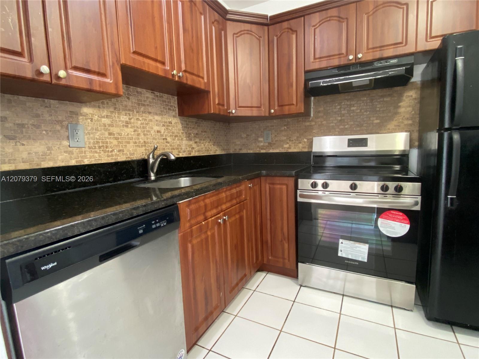 488 Nw 165th St Road B-415 Property Photo 15