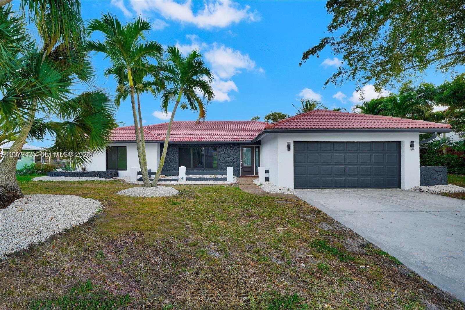 3352 Lakeview Boulevard Property Photo 1