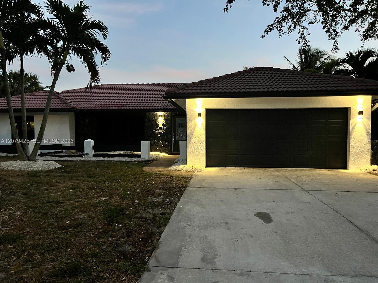 3352 Lakeview Boulevard Property Photo 2